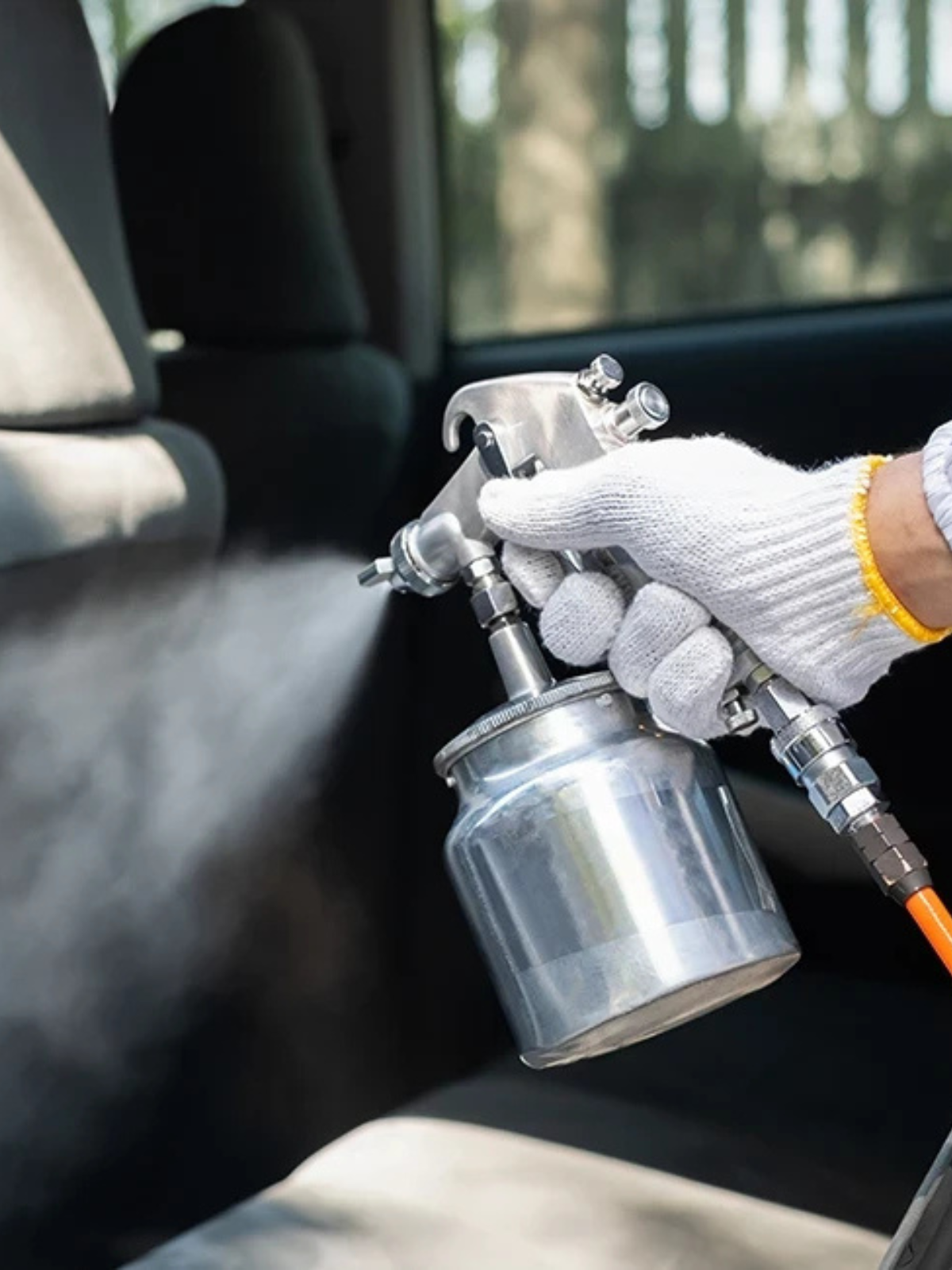 Décontamination chimique d’une carrosserie automobile